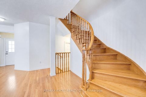 Photo 3 at 50 Casabel Drive, Vellore Village, Vaughan