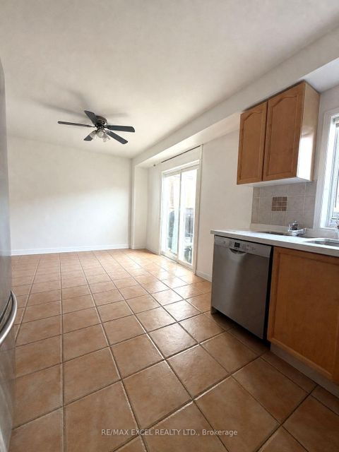 Photo 4 at 50 Casabel Drive, Vellore Village, Vaughan