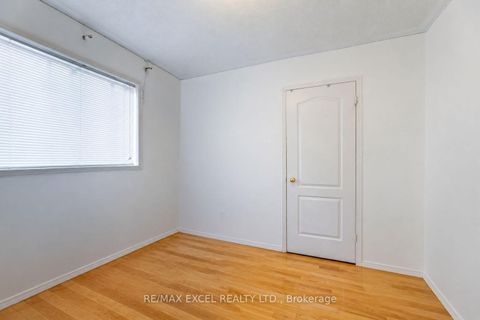 Photo 10 at 50 Casabel Drive, Vellore Village, Vaughan