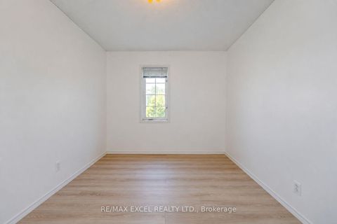 Photo 11 at 50 Casabel Drive, Vellore Village, Vaughan
