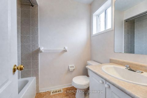 Photo 12 at 50 Casabel Drive, Vellore Village, Vaughan