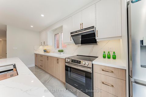 Photo 10 at 146 Cabinet Crescent, West Woodbridge, Vaughan