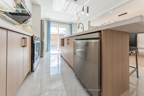 Photo 13 at 146 Cabinet Crescent, West Woodbridge, Vaughan
