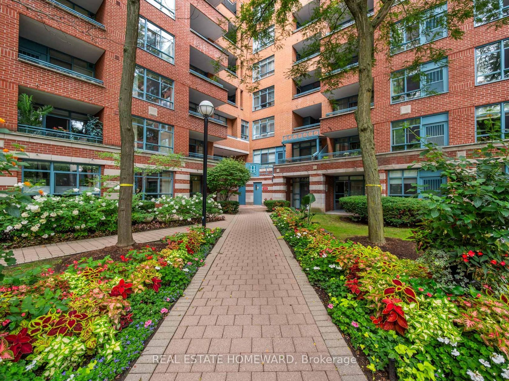 815 - 1091 Kingston Road, Cliffside, Toronto 
