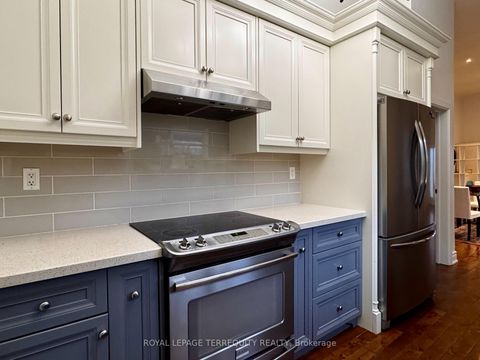 Photo 9 at 154 Sedgemount Drive, Woburn, Toronto