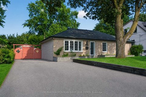 Photo 1 at 601 Conacher Drive, Newtonbrook East, Toronto
