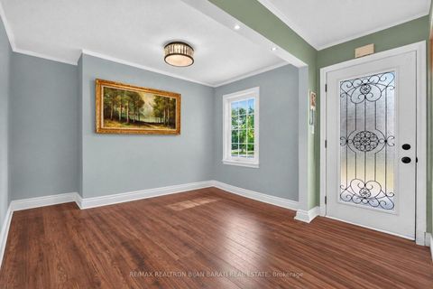 Photo 4 at 601 Conacher Drive, Newtonbrook East, Toronto