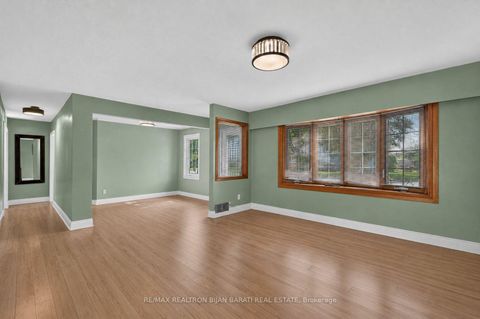 Photo 5 at 601 Conacher Drive, Newtonbrook East, Toronto