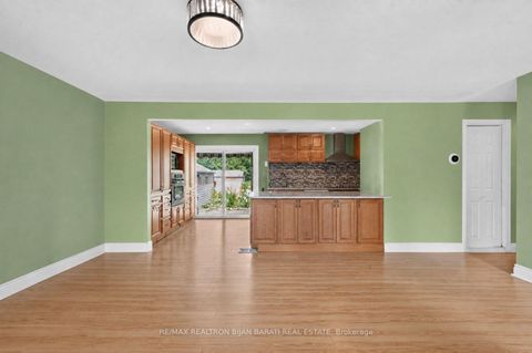 Photo 8 at 601 Conacher Drive, Newtonbrook East, Toronto