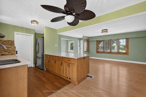 Photo 12 at 601 Conacher Drive, Newtonbrook East, Toronto