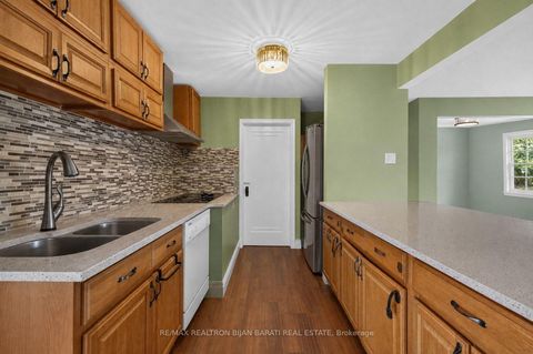 Photo 13 at 601 Conacher Drive, Newtonbrook East, Toronto
