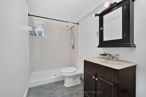 Photo 24 at 601 Conacher Drive, Newtonbrook East, Toronto