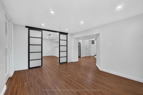 Photo 25 at 601 Conacher Drive, Newtonbrook East, Toronto