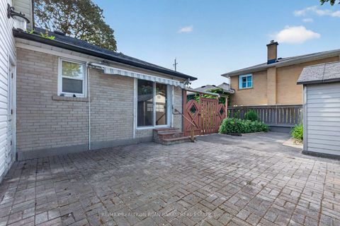 Photo 33 at 601 Conacher Drive, Newtonbrook East, Toronto