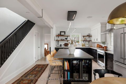 Photo 2 at 39 Beechwood Drive, Broadview North, Toronto