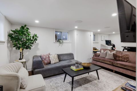 Photo 34 at 39 Beechwood Drive, Broadview North, Toronto