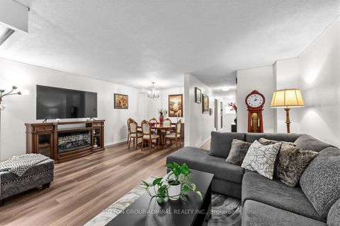 Photo 7 at 19 Carnival Court, Branson, Toronto