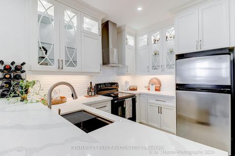 Photo 2 at 604 - 1 Leaside Park Drive, Thorncliffe Park, Toronto