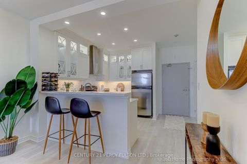 Photo 3 at 604 - 1 Leaside Park Drive, Thorncliffe Park, Toronto