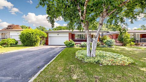 Photo 2 at 15 Skyridge Road, Morningside, Toronto