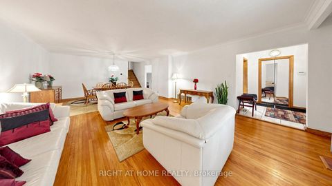 Photo 3 at 15 Skyridge Road, Morningside, Toronto