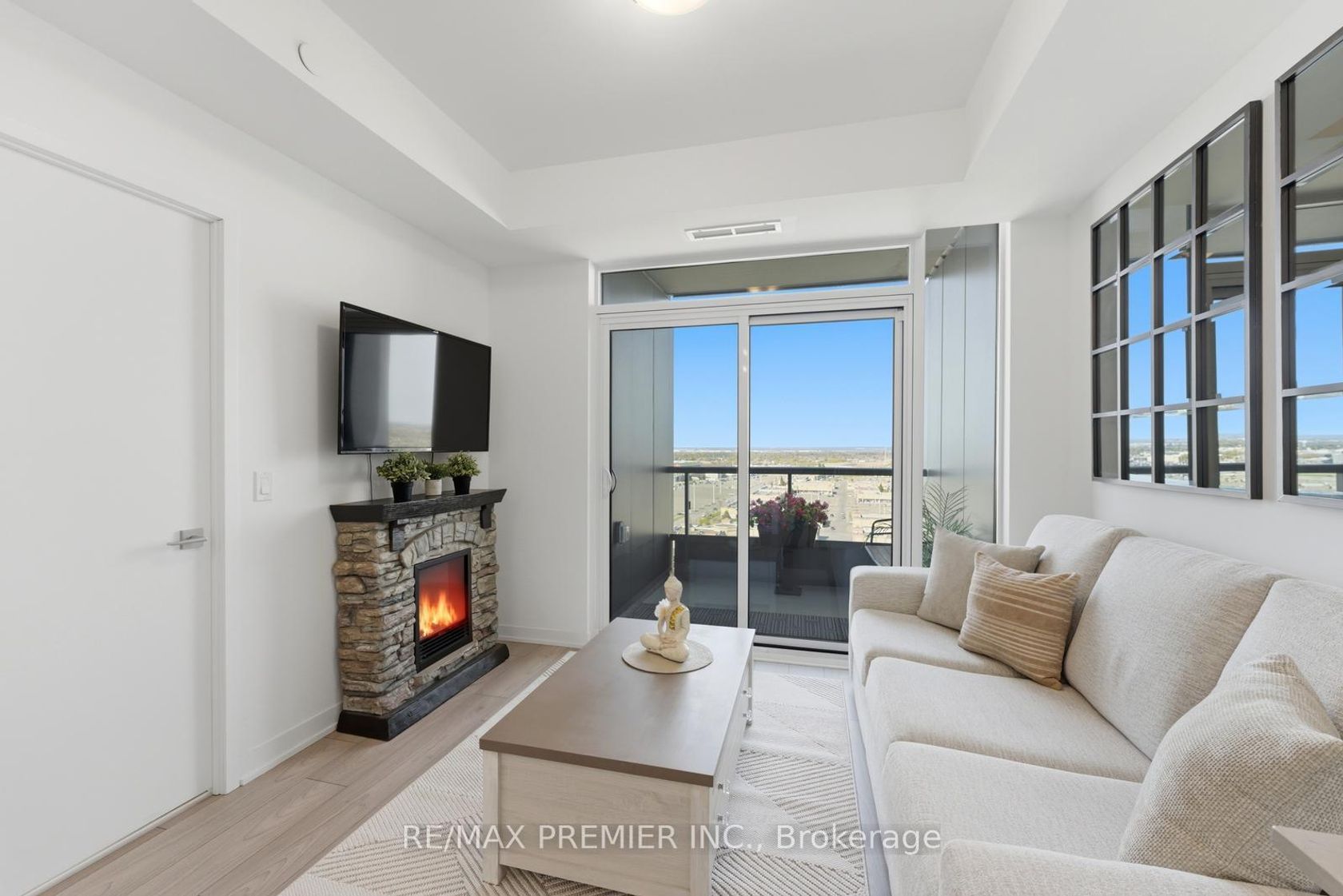 1512 - 10 Abeja Street, Concord, Vaughan photo number 2