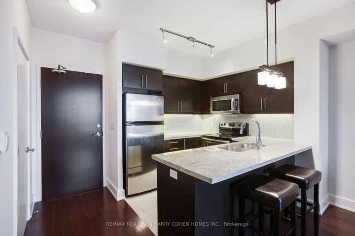 Photo 3 at 616 - 676 Sheppard Avenue E, Bayview Village, Toronto