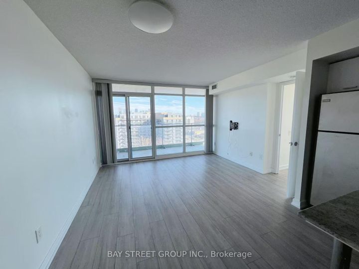 Photo 3 at 1111 - 33 Singer Court, Bayview Village, Toronto