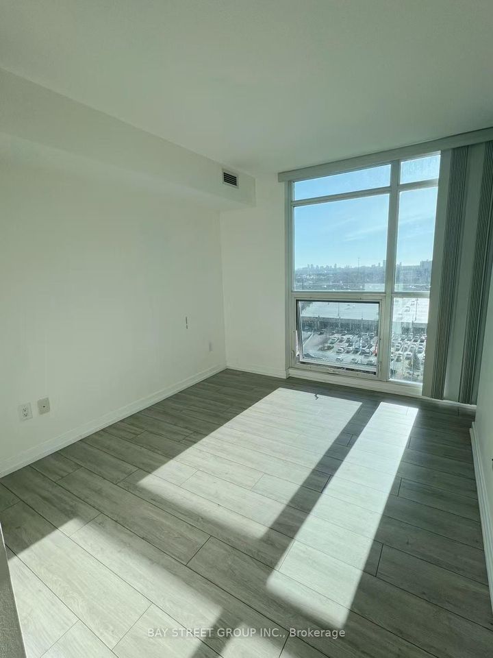 Photo 5 at 1111 - 33 Singer Court, Bayview Village, Toronto