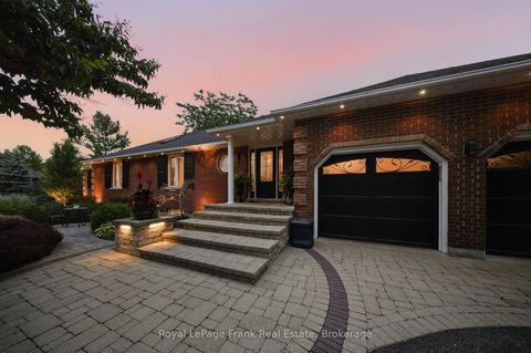 Photo 3 at 5 Craig Court, Bowmanville, Clarington
