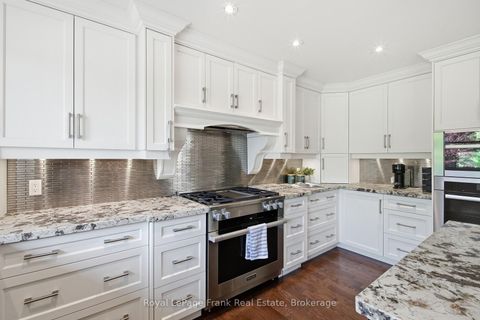 Photo 8 at 5 Craig Court, Bowmanville, Clarington