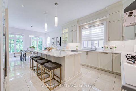 Photo 9 at 421 Flamingo Road, Uplands, Vaughan
