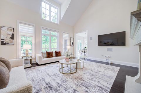 Photo 14 at 421 Flamingo Road, Uplands, Vaughan
