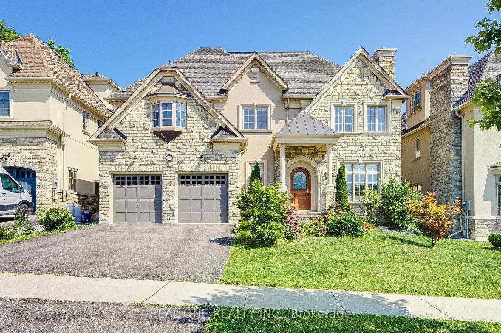 421 Flamingo Road, Uplands, Vaughan photo number 2