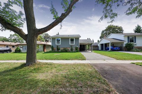 Photo 1 at 29 Collete Crescent, Cundles East, Barrie