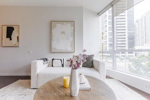 Photo 2 at 305 - 30 Canterbury Place, Willowdale West, Toronto