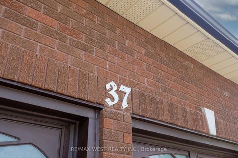Photo 4 at 37 Lime Drive, East Woodbridge, Vaughan