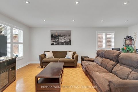 Photo 8 at 37 Lime Drive, East Woodbridge, Vaughan