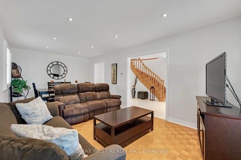 Photo 9 at 37 Lime Drive, East Woodbridge, Vaughan