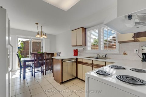Photo 11 at 37 Lime Drive, East Woodbridge, Vaughan