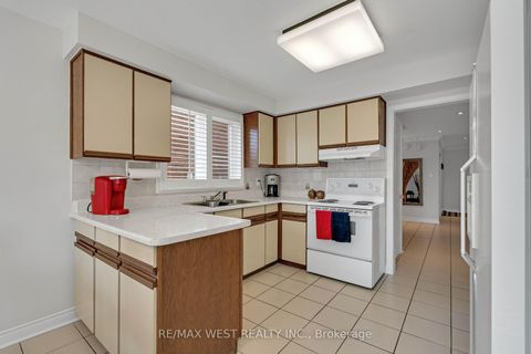 Photo 12 at 37 Lime Drive, East Woodbridge, Vaughan