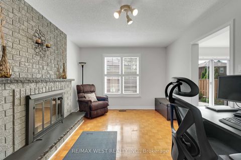 Photo 16 at 37 Lime Drive, East Woodbridge, Vaughan
