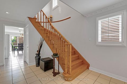 Photo 18 at 37 Lime Drive, East Woodbridge, Vaughan
