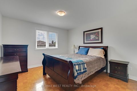 Photo 25 at 37 Lime Drive, East Woodbridge, Vaughan