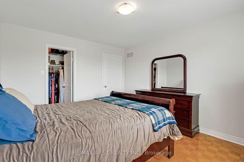 Photo 26 at 37 Lime Drive, East Woodbridge, Vaughan