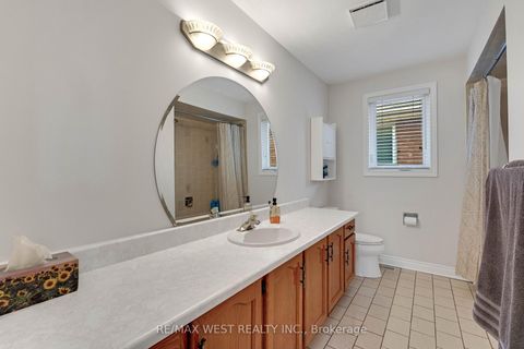 Photo 28 at 37 Lime Drive, East Woodbridge, Vaughan