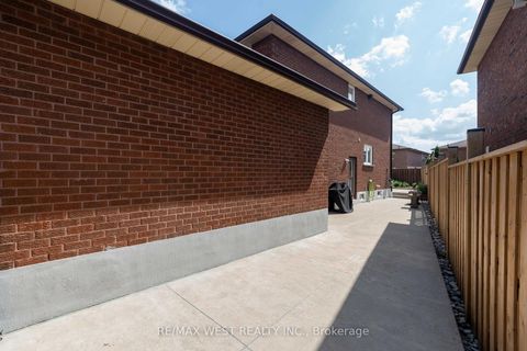 Photo 37 at 37 Lime Drive, East Woodbridge, Vaughan