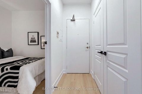 Photo 3 at 805 - 1121 Bay Street, Bay Street Corridor, Toronto