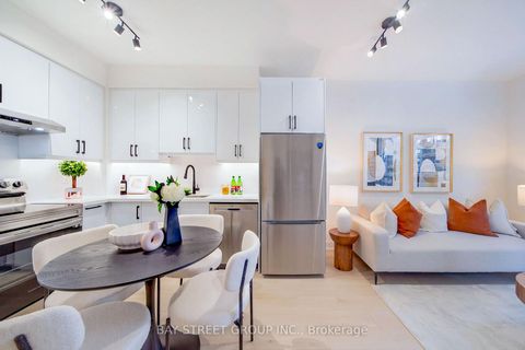Photo 15 at 805 - 1121 Bay Street, Bay Street Corridor, Toronto