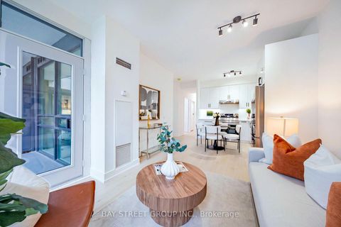 Photo 16 at 805 - 1121 Bay Street, Bay Street Corridor, Toronto